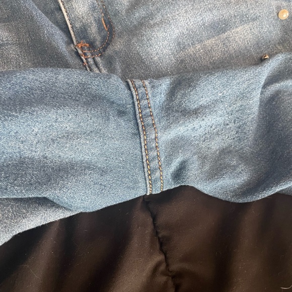 Medium wash stretch straight leg blue jeans embellished with faux peals - Picture 6 of 8